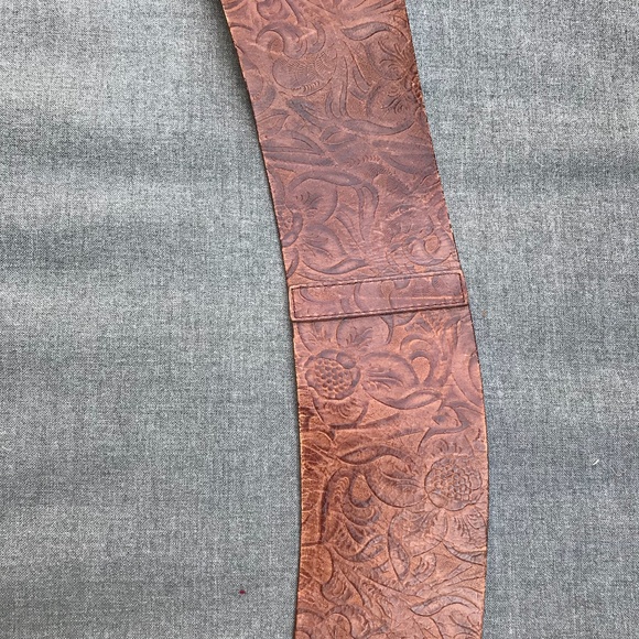 Saks, very wide Italian leather tooled belt, L - Picture 8 of 11